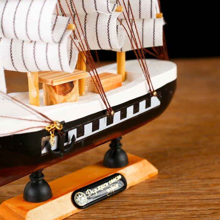 Корабль сувенирный малый «Трёхмачтовый», борта чёрные с белой полосой, паруса белые, 20 × 5 × 19 см - фотография № 5