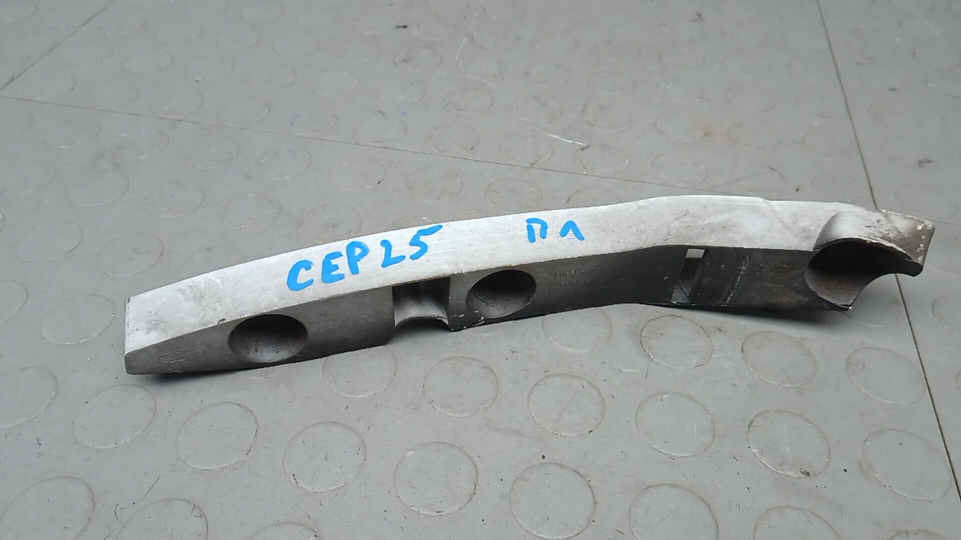 Крепление бампера переднее FORD FOCUS 2