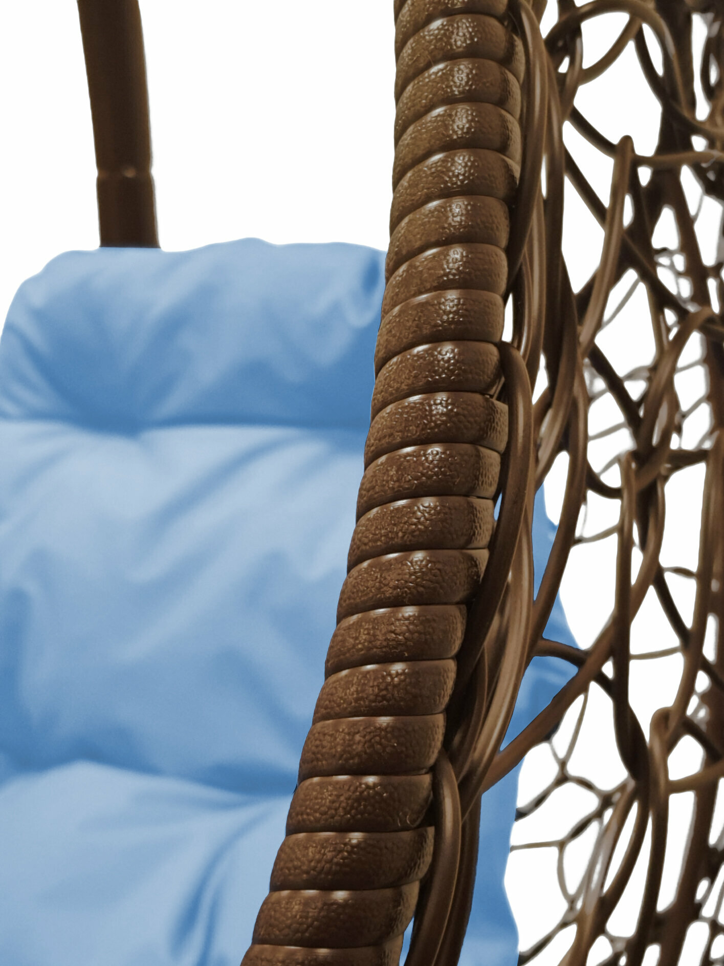 Подвесное кресло ротанг коричневое, голубая подушка - фотография № 5