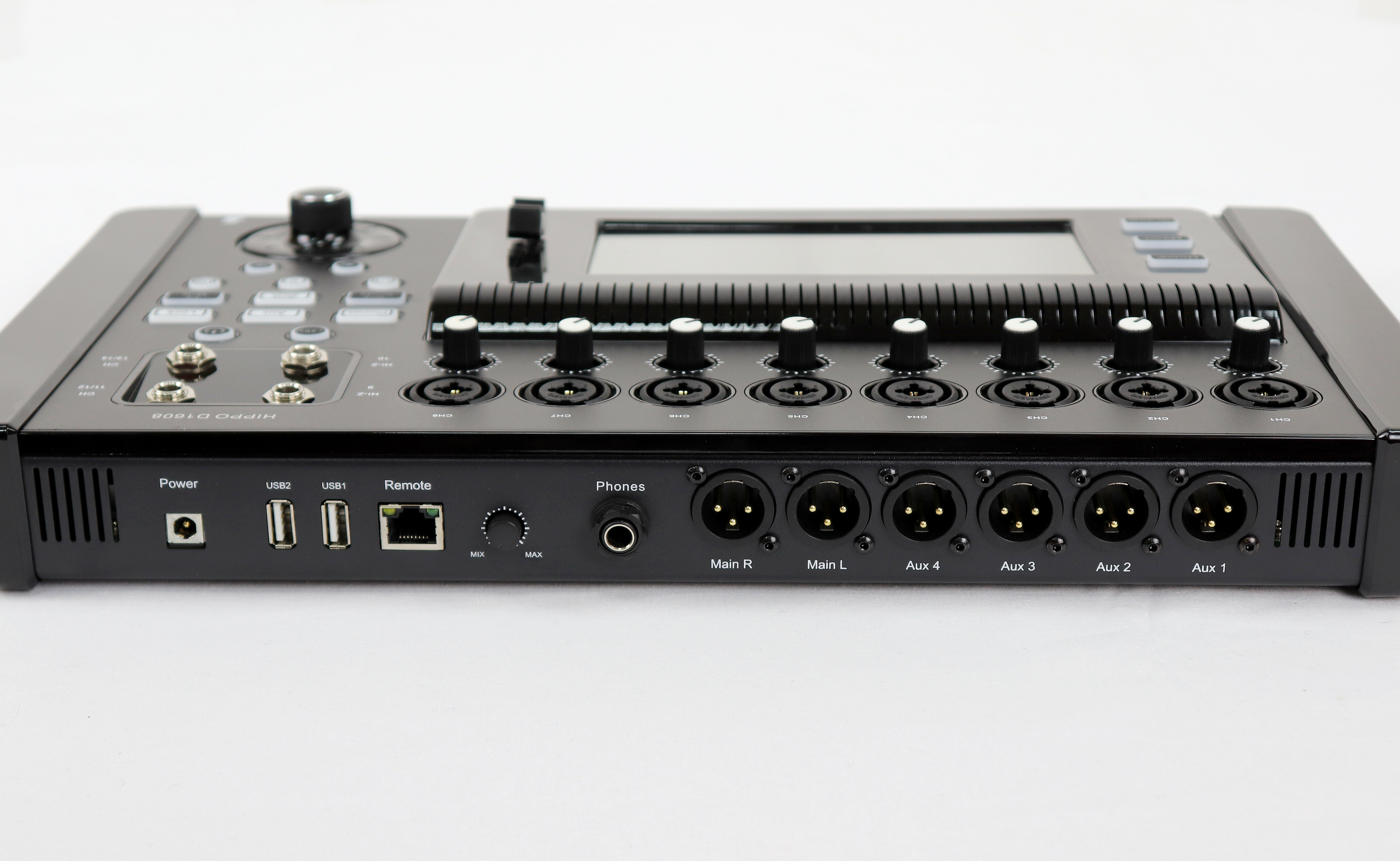 S-Track Hippo D1608 цифровой компактный микшерный пульт. В комплекте чехол и рэковые "уши". — фото 3