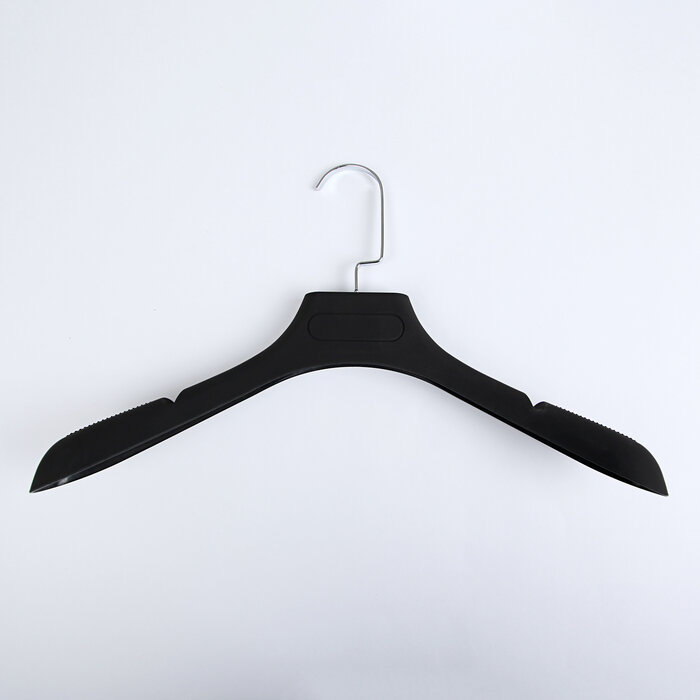 Вешалка-плечики для одежды, размер 40-42, покрытие soft-touch, цвет чёрный - фотография № 1