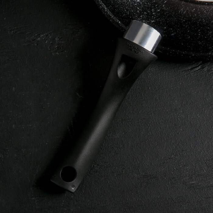 KUKMARA Сковорода, d=26 см, пластиковая ручка, стеклянная крышка, антипригарное покрытие, цвет тёмный мрамор - фотография № 3