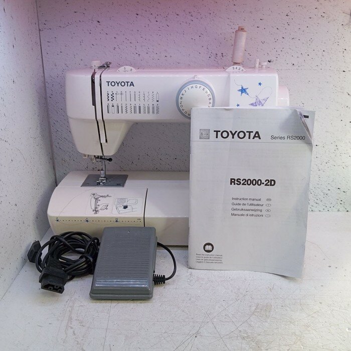 Швейная машина Toyota RS2000