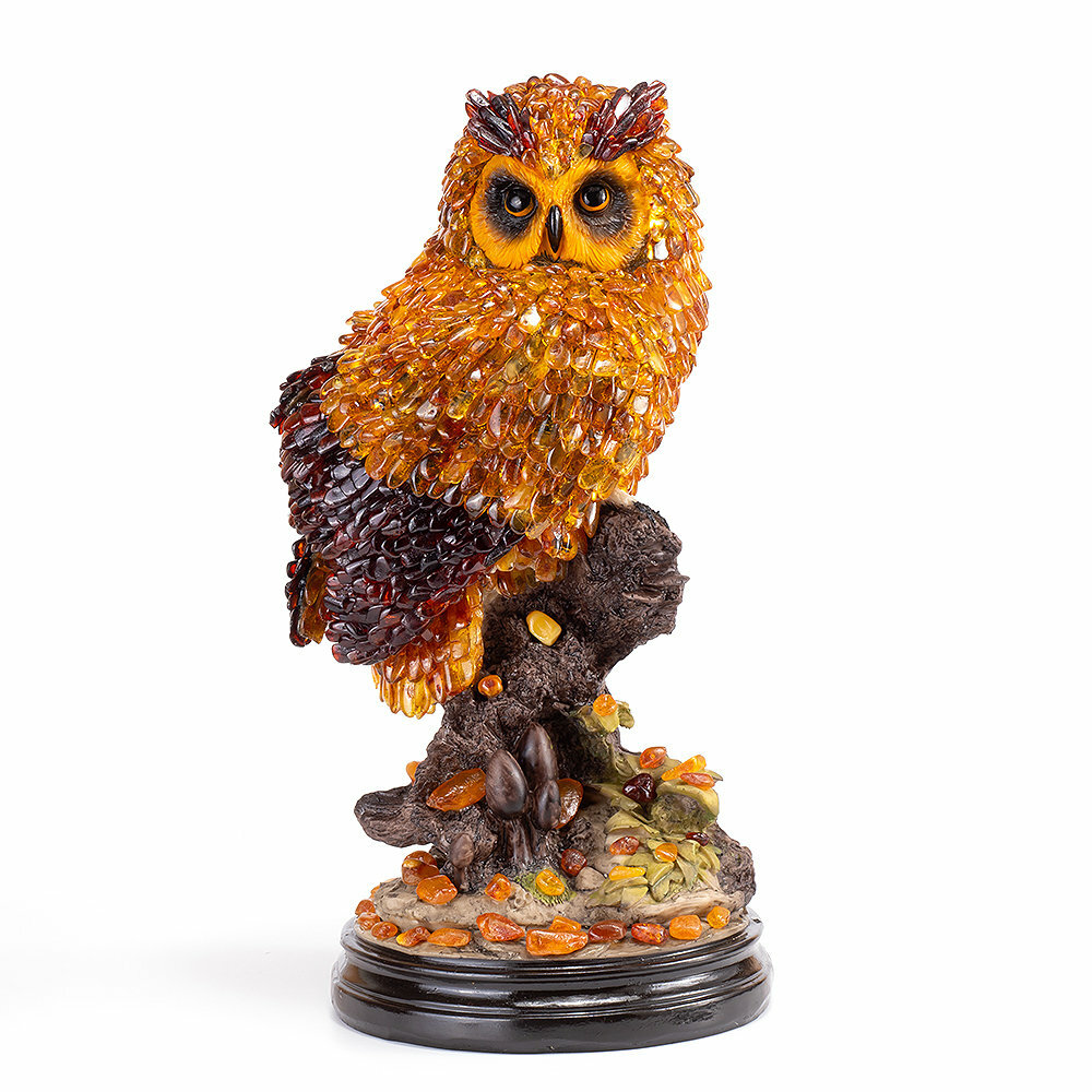 Шикарный сувенир, выложенный натуральным крупным янтарем "Сова на дереве" - фотография № 1