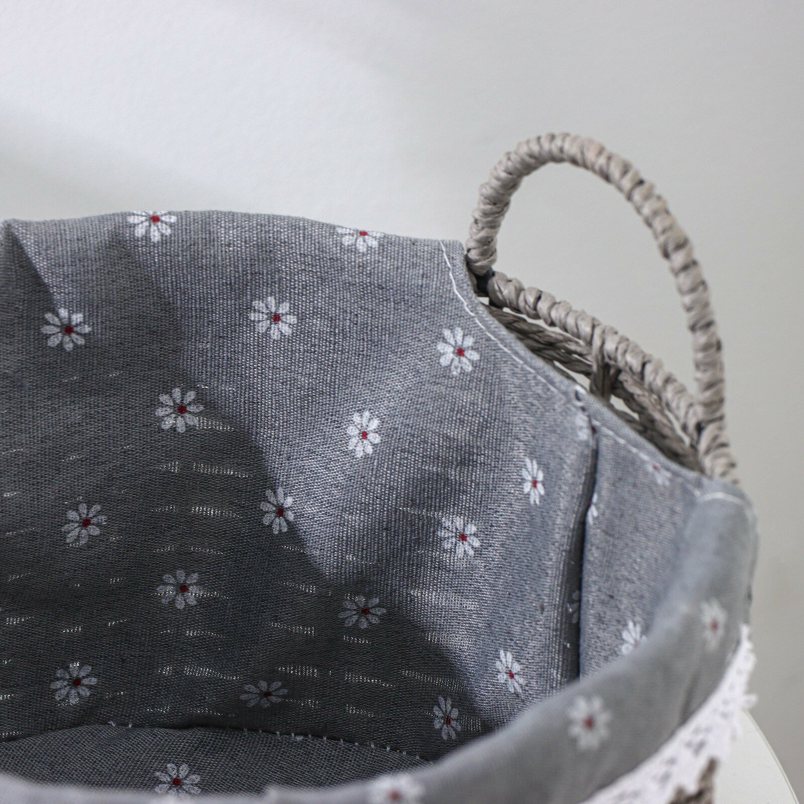 Корзина для хранения плетёная ручной работы «Маргаритки», 25×25×20 см, цвет серый, круглая - фотография № 4