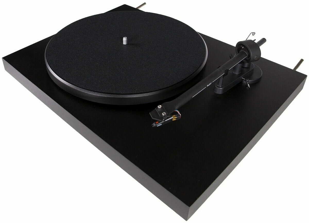 Проигрыватель виниловых дисков Pro-Ject Debut III черный матовый