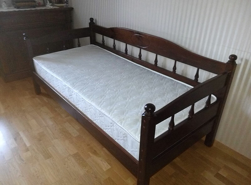 Деревянная кровать из массива сосны диван Точёный три спинки, 120х190 см (габариты 130х200 см). - фотография № 2