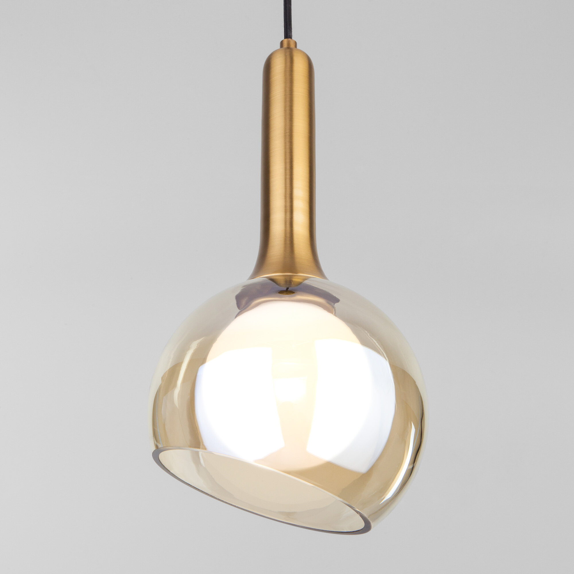 Eurosvet Подвесной светильник со стеклянным плафоном 50188/1 янтарный