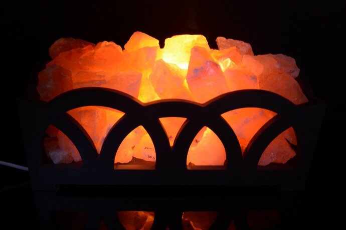 Солевая лампа из Гималайской соли "Камин темный, арки" свечение белое - фотография № 2
