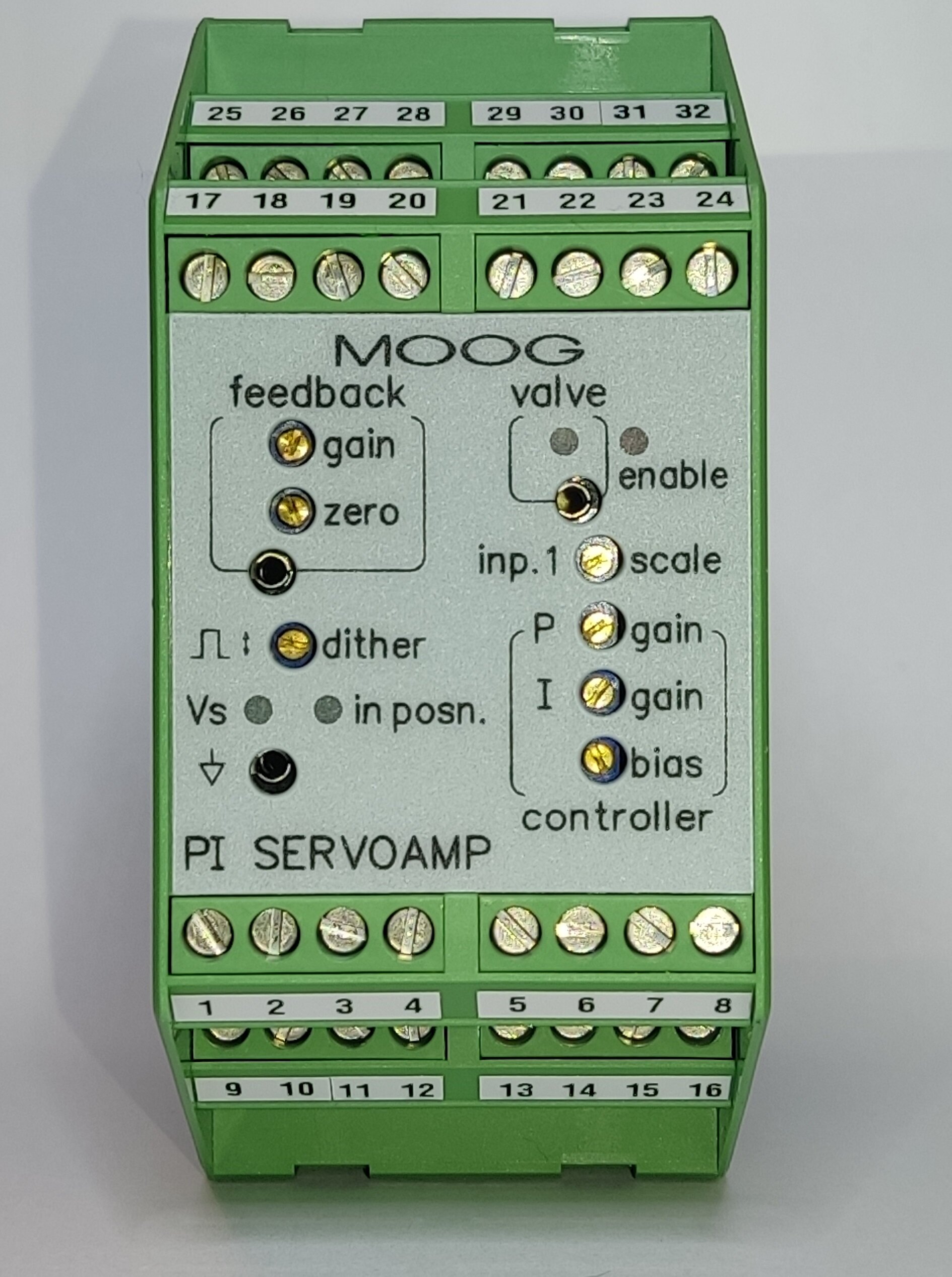  G122-824  MOOG P-I Servo amplifier