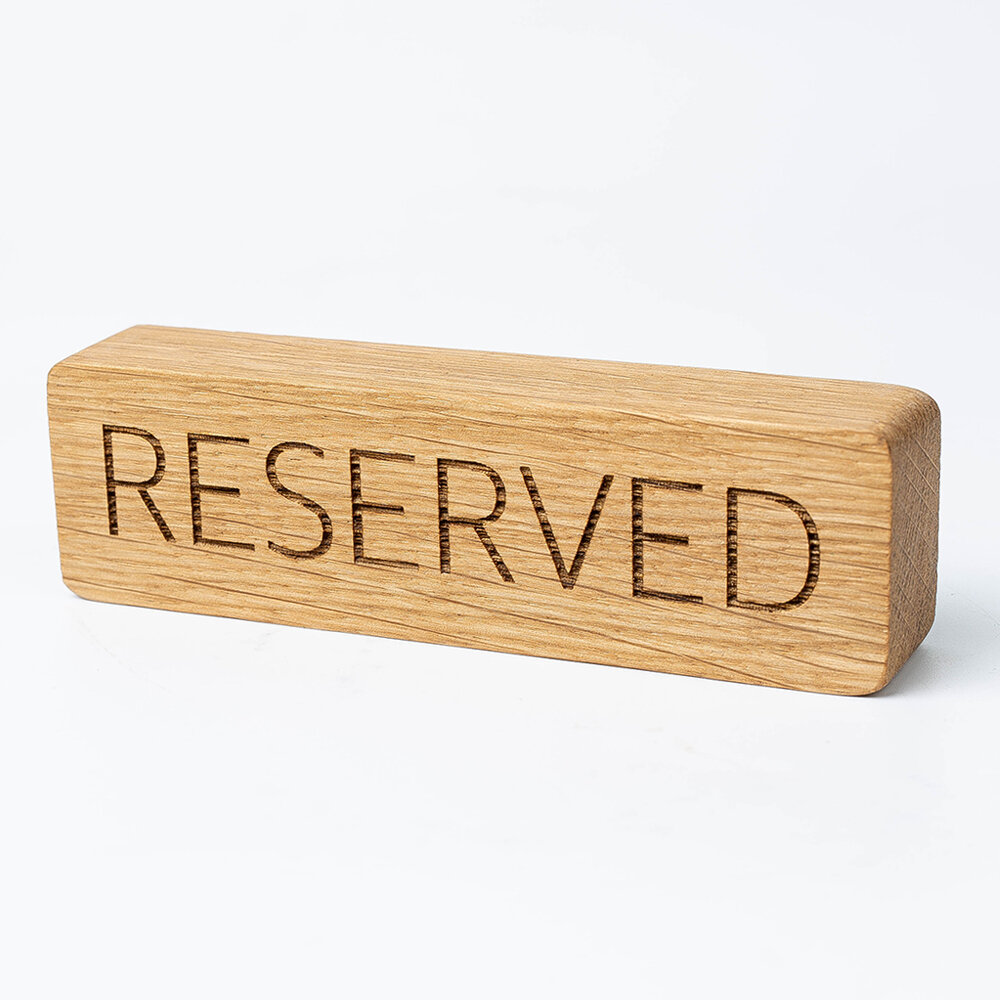 Табличка на стол "RESERVED" из дерева для бара ресторана летнего кафе. (1 шт.)