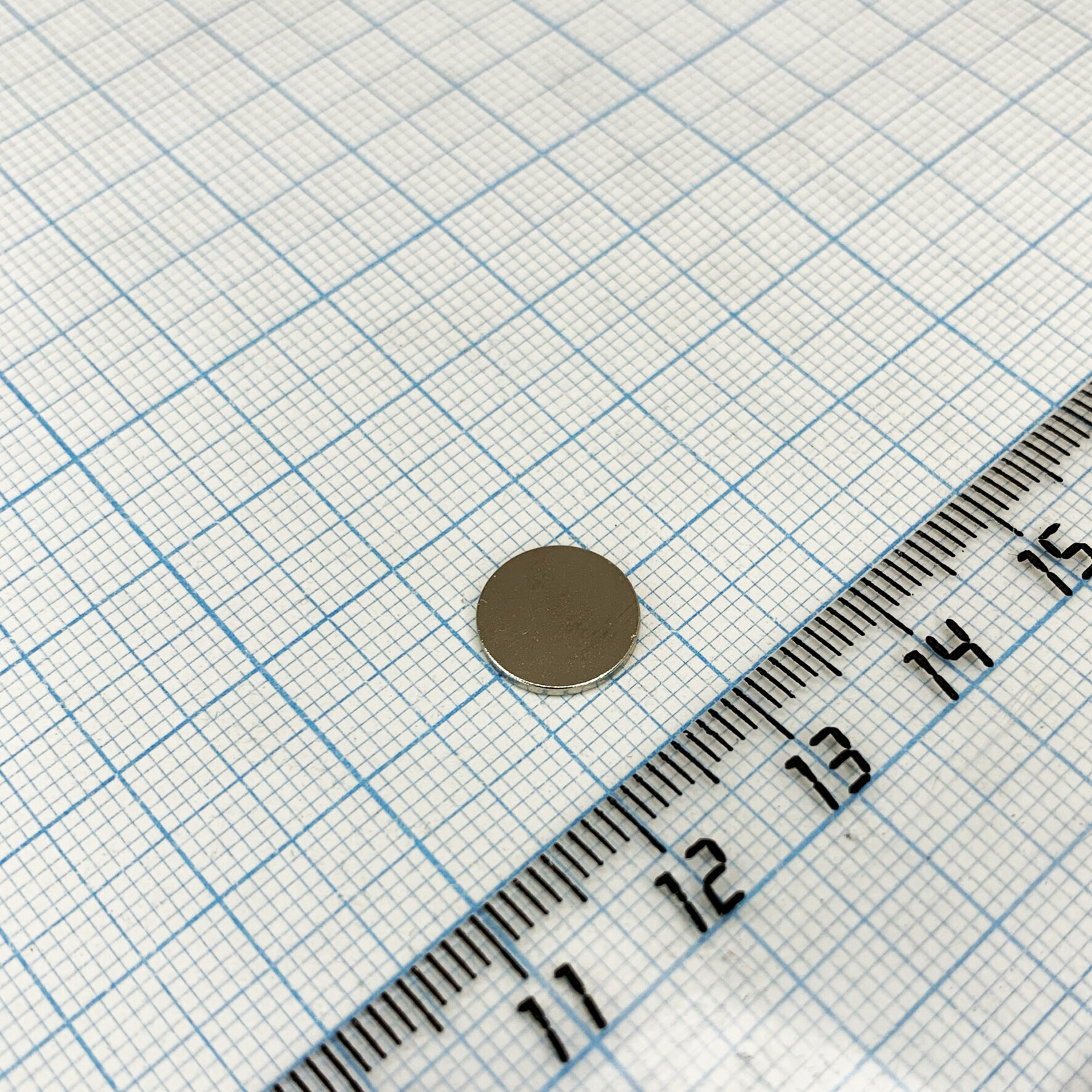 Неодимовый магнит диск D10х1 мм., N35 - фотография № 4