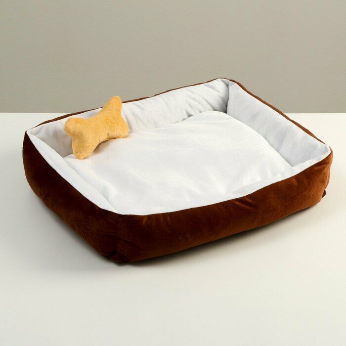 Лежанка мягкая прямоугольная со съемной подушкой + игрушка косточка, 54 х 42 х 11 см, коричнева 7907 - фотография № 1