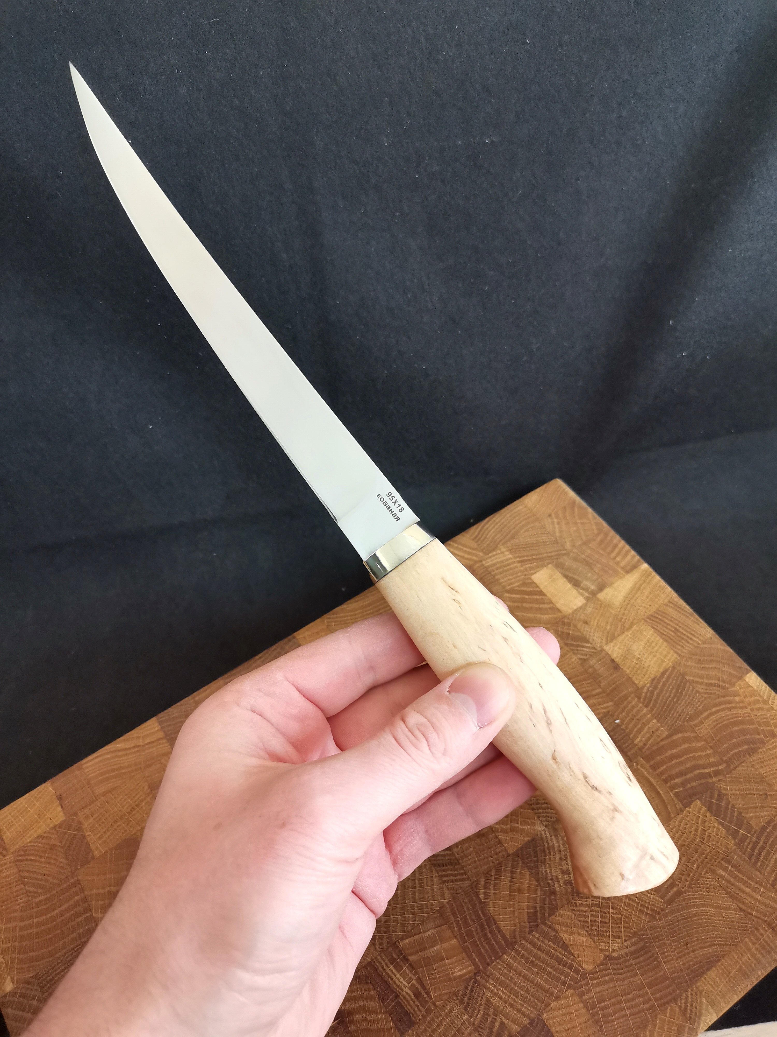 Нож кухонный филейный для разделки рыбы и мяса, кованая сталь, карельская береза - фотография № 3