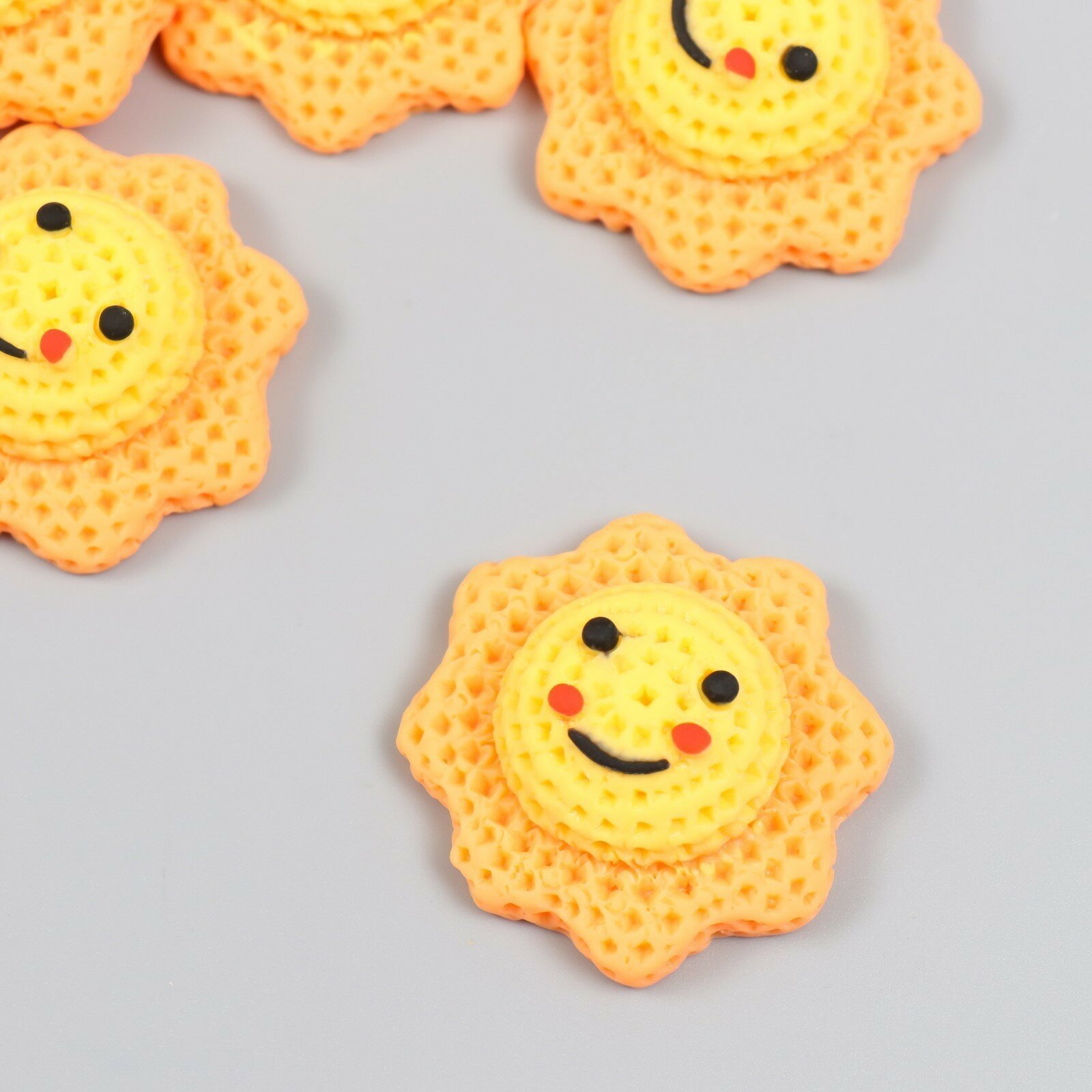 фото Декор для творчества пластик "Вязаное солнышко" 3,7х3,5 см (5шт.)