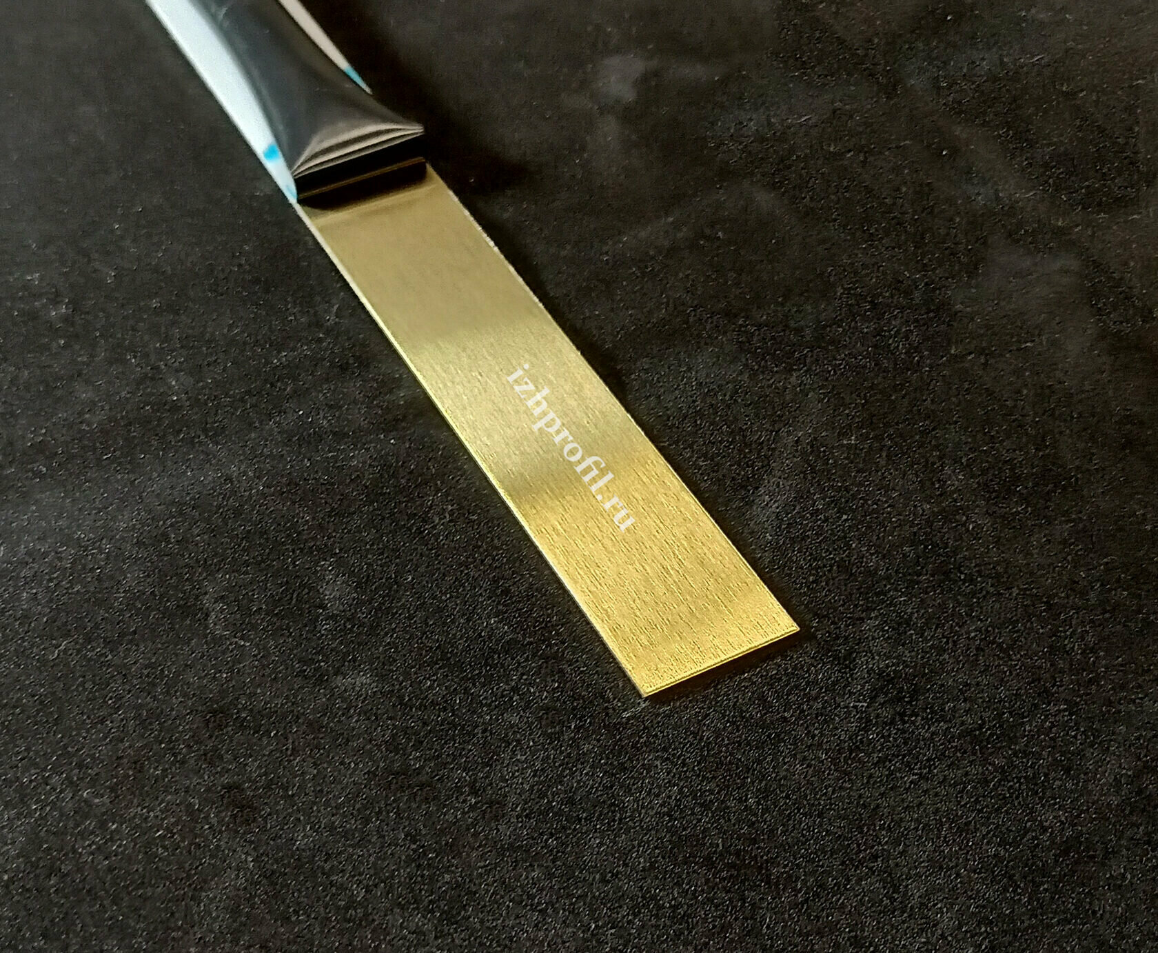 Полоса золотая, сатинированная, сталь 430 с покрытием. 3 метра. - 30 мм