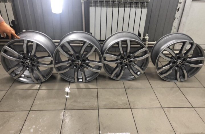 Литые колесные диски Alutec DriveX 8.5x19 5x120 ET40 D72.6 Metal Grey Front Polished (DRVX-85940R27-91)