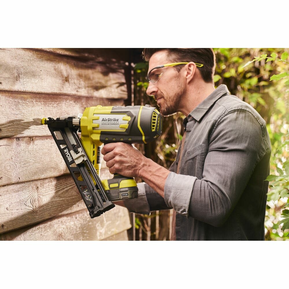 Гвоздезабиватель Ryobi ONE+ R15GN18-0 - фотография № 6