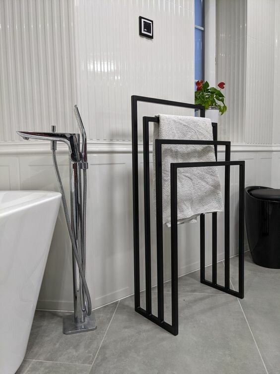 Напольная стойка для полотенец DOBRO METALL черная 900*600*400
