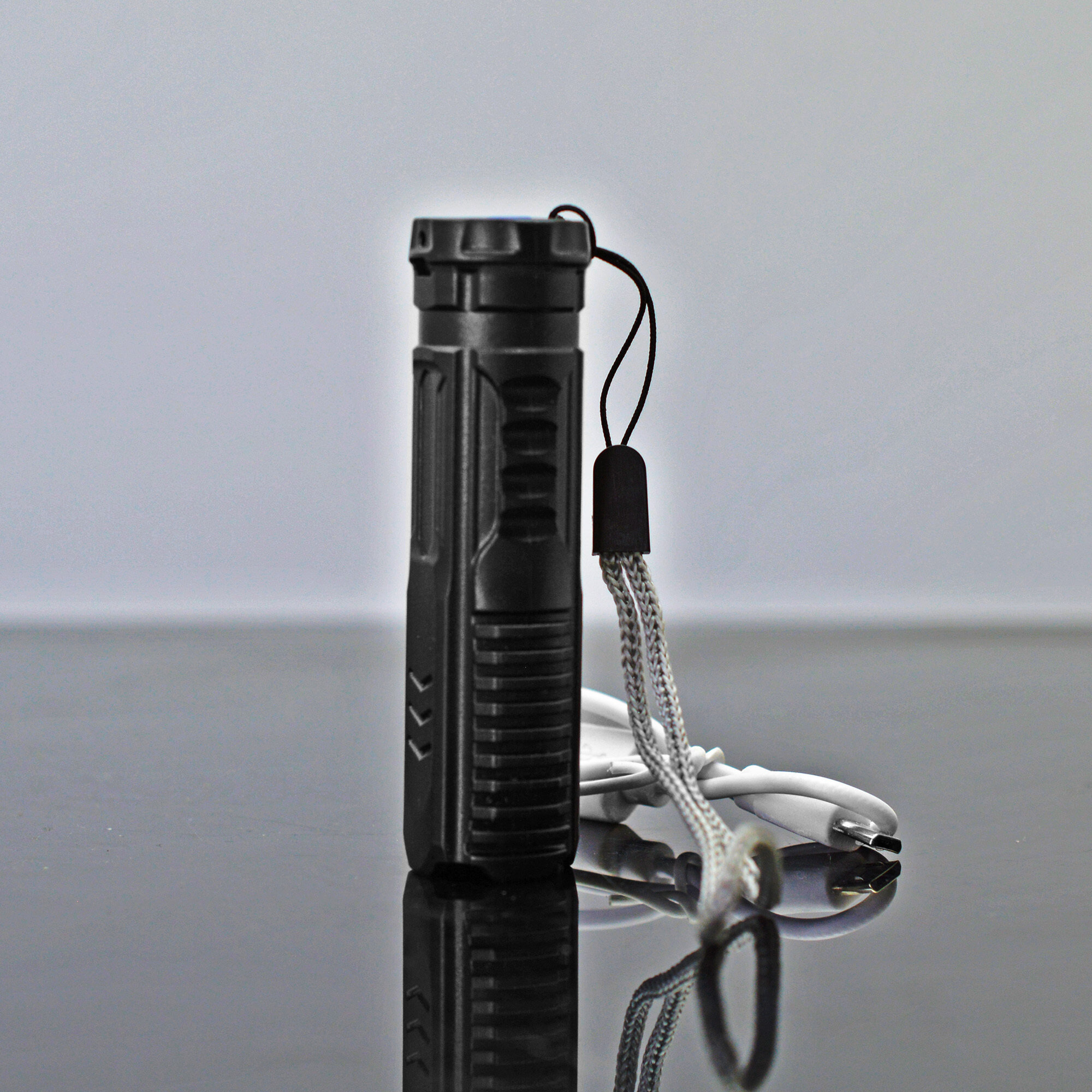 Водонепроницаемый портативный карманный фонарь Y-1540 / для туризма для охоты для рыбалки / зарядка от micro USB / цвет - черный
