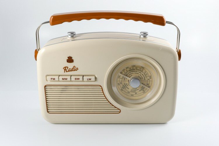 Радио в стиле ретро GPO Rydell Cream