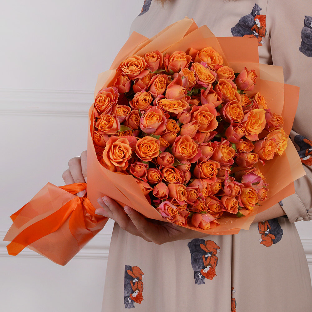 Букет кустовых оранжевых роз 7 штук