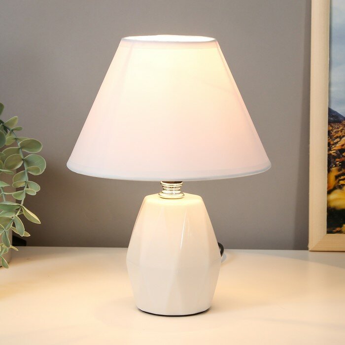 Классические RISALUX Настольная лампа 16877/1WT E14 40Вт белый 18х18х24 см - фотография № 2