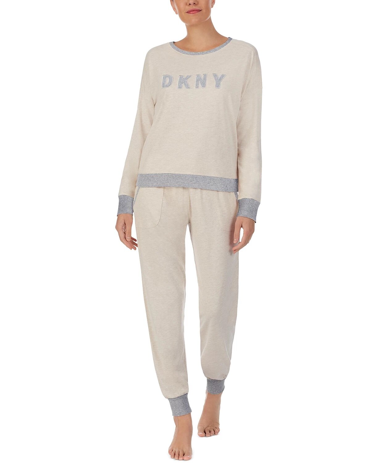 Пижама DKNY женская бежевые свитер и штаны с серыми манжетами и лого - фотография № 1