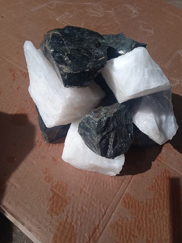 Микс Нефрит/Кварц колотые (размер 7-15 см) камни для печи бани и сауны упаковка 10 кг - фотография № 2