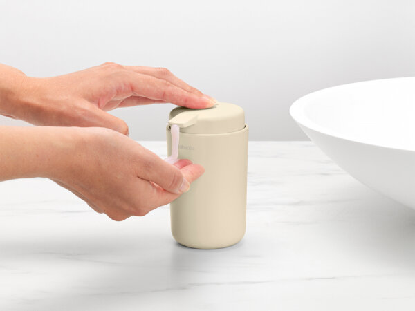 Диспенсер для жидкого мыла 250 мл Brabantia ReNew бежевый - фото №4