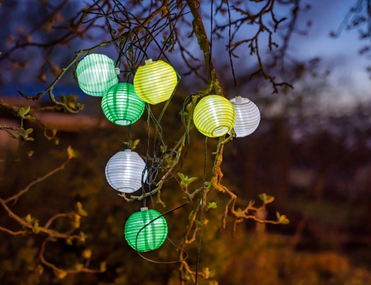 Садовая гирлянда Solar чайна-лайт на солнечной батарее холодные белые LED-огни 8 плафонов (зелёные жёлтые белые голубые) 3.5+3 м Kaemingk (Lumineo) 894590-1