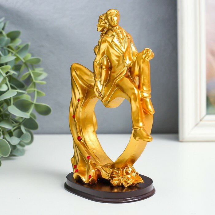 Сувенир полистоун "Влюблённые на сердце" золото с красным 15,5х10,5х6 см - фотография № 3
