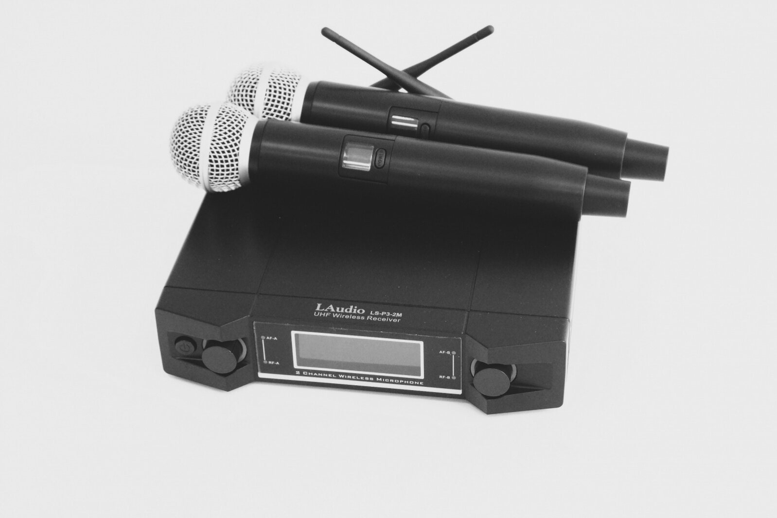LAudio LS-P3-2M Двухканальная вокальная радиосистема 2 ручных передатчика