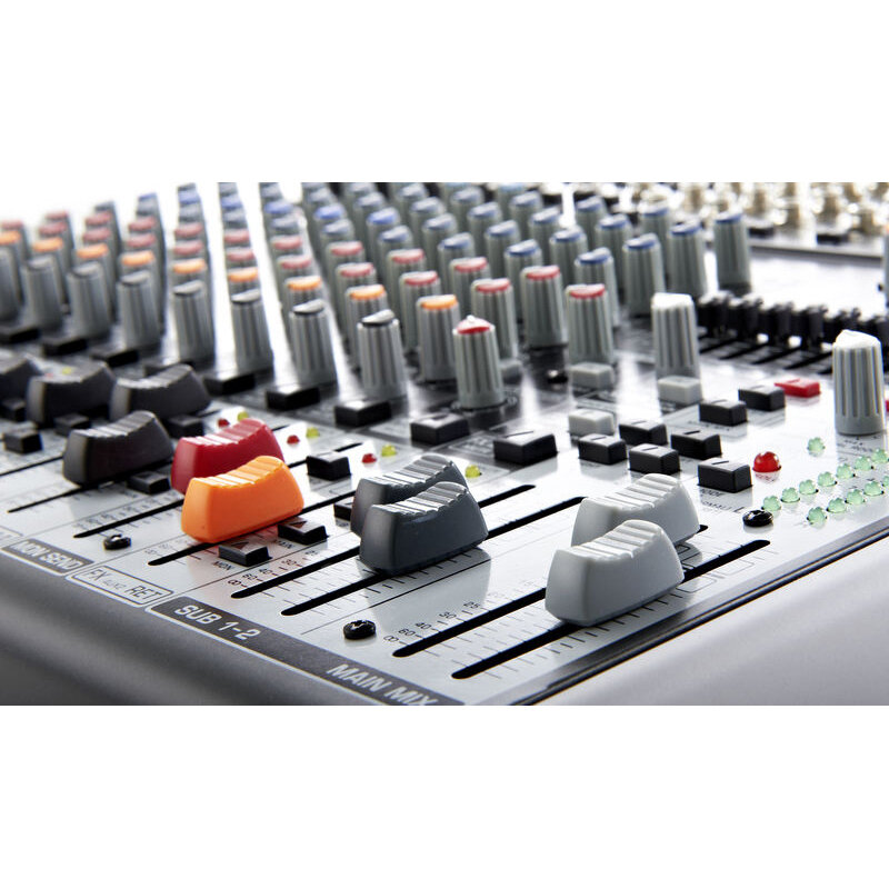 Пульт микшерный малошумящий Behringer Xenyx X1832USB-EU