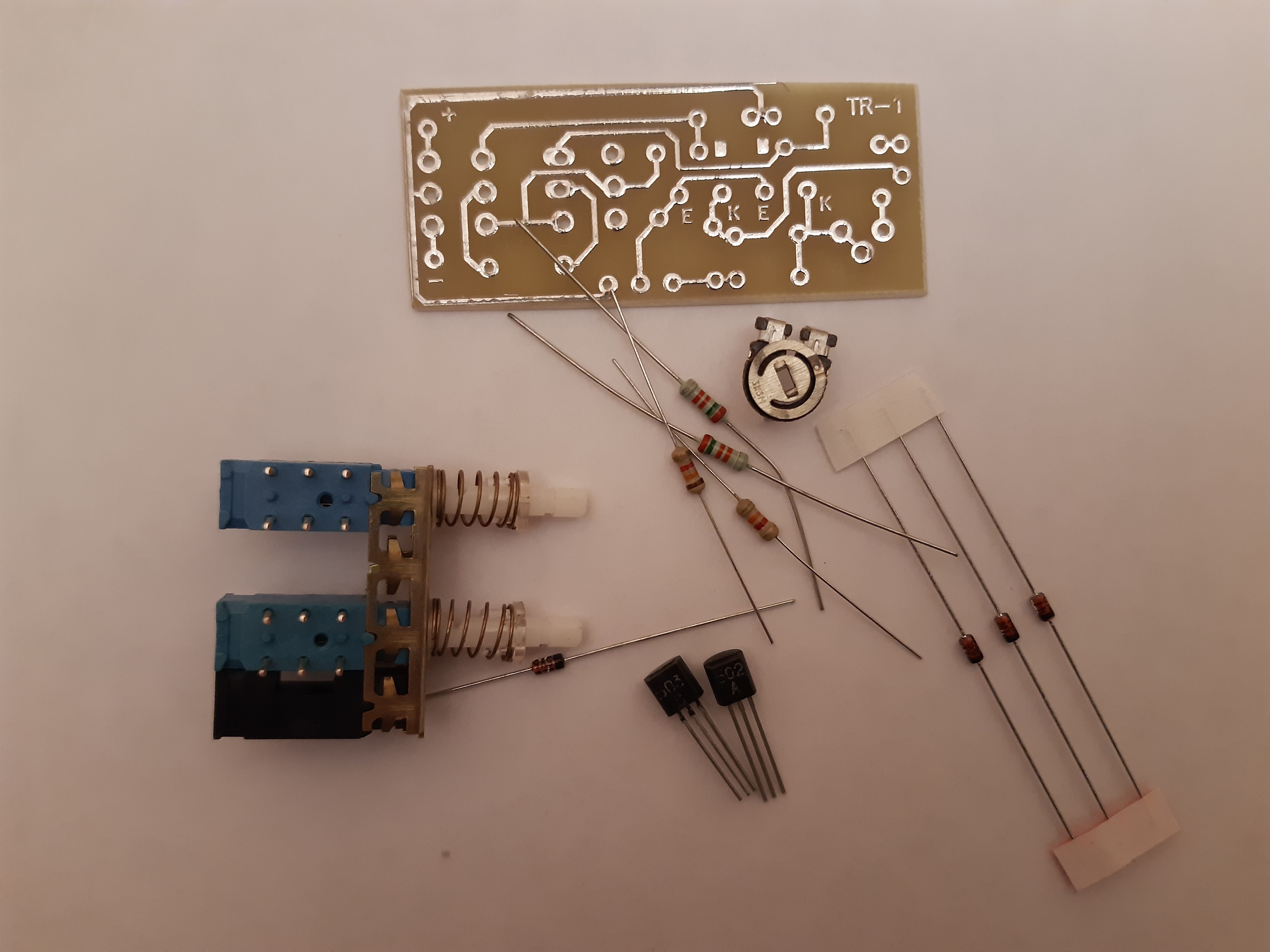 Радиоконструктор Испытатель маломощных транзисторов