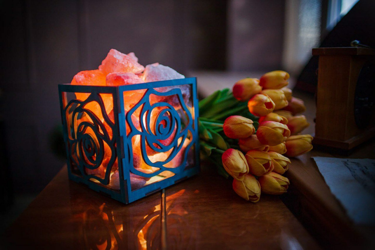 Солевая лампа Роза Briiz из гималайской соли в абажуре с диммером, декоративный солевой ночник 2-3 кг - фотография № 2