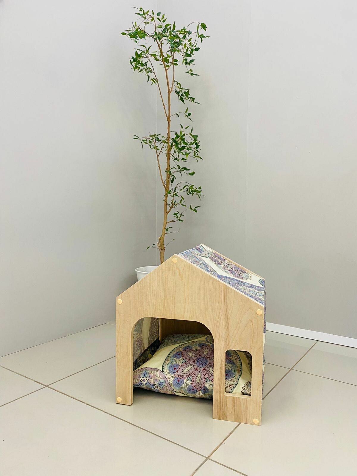 Деревянный домик для кошек - фотография № 3