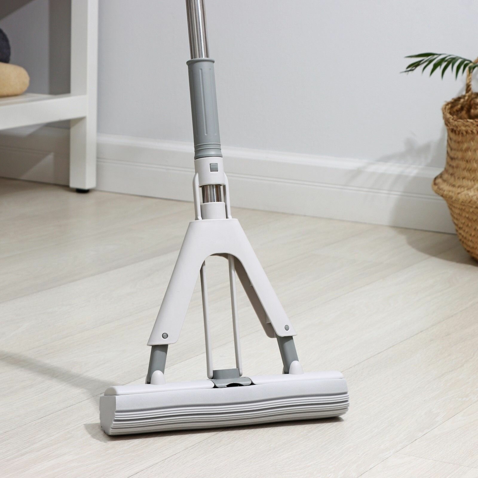 фото Швабра для мытья пола со складным отжимом