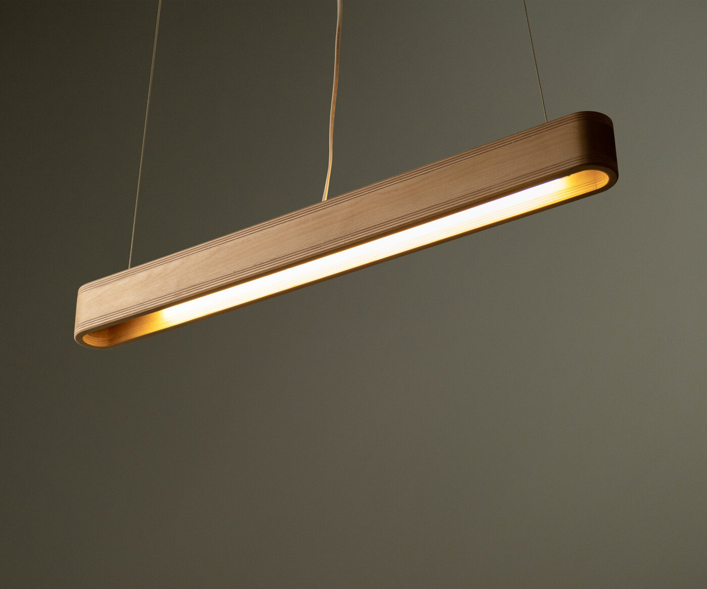 Подвесной линейный деревянный светильник для ламп G13 от Mana Fabric (60см) - фотография № 1
