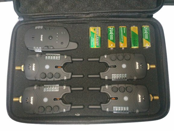 Сигнализаторы (набор) Dayo 47031, электронные (4 сигнализатора + пейджер + батарейки)