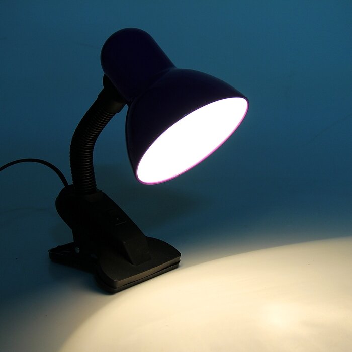 Лампа настольная Е27, с выкл. на зажиме (220В) фиолетовая (108В) - фотография № 3