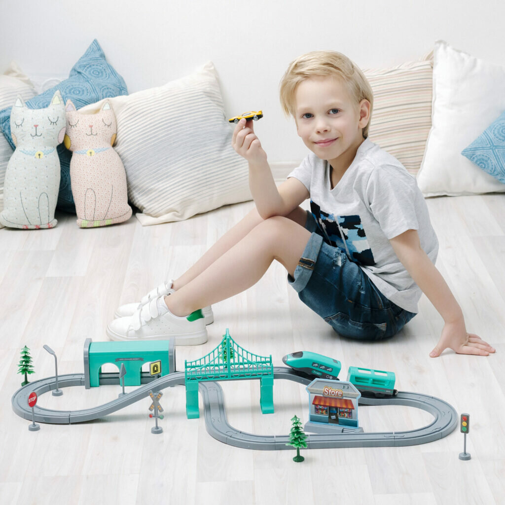Железная дорога для детей "Мой город 66 предметов" на батарейках