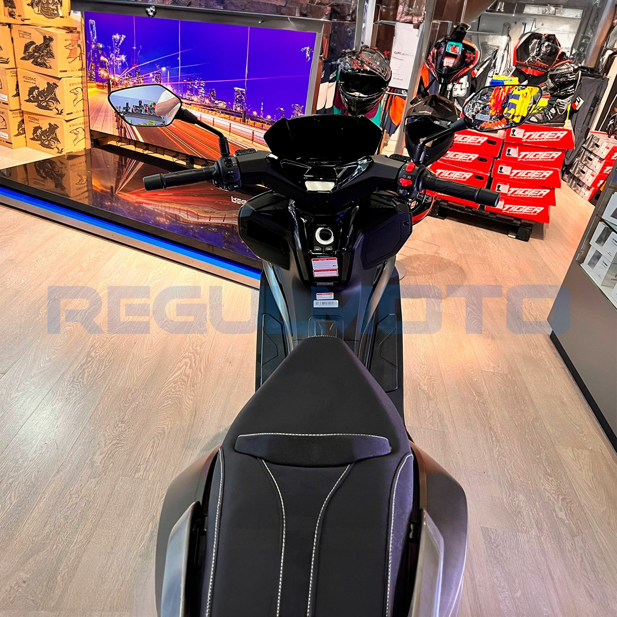 Скутер Regulmoto ELEMENT 300CC 4T (LJ300T-18) EFI, Черный матовый, 102001-1 — фото 4