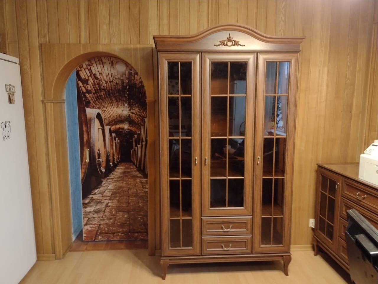 Витрина-Шкаф 3 дверный для гостиной Прованс 111 Орех - фотография № 7
