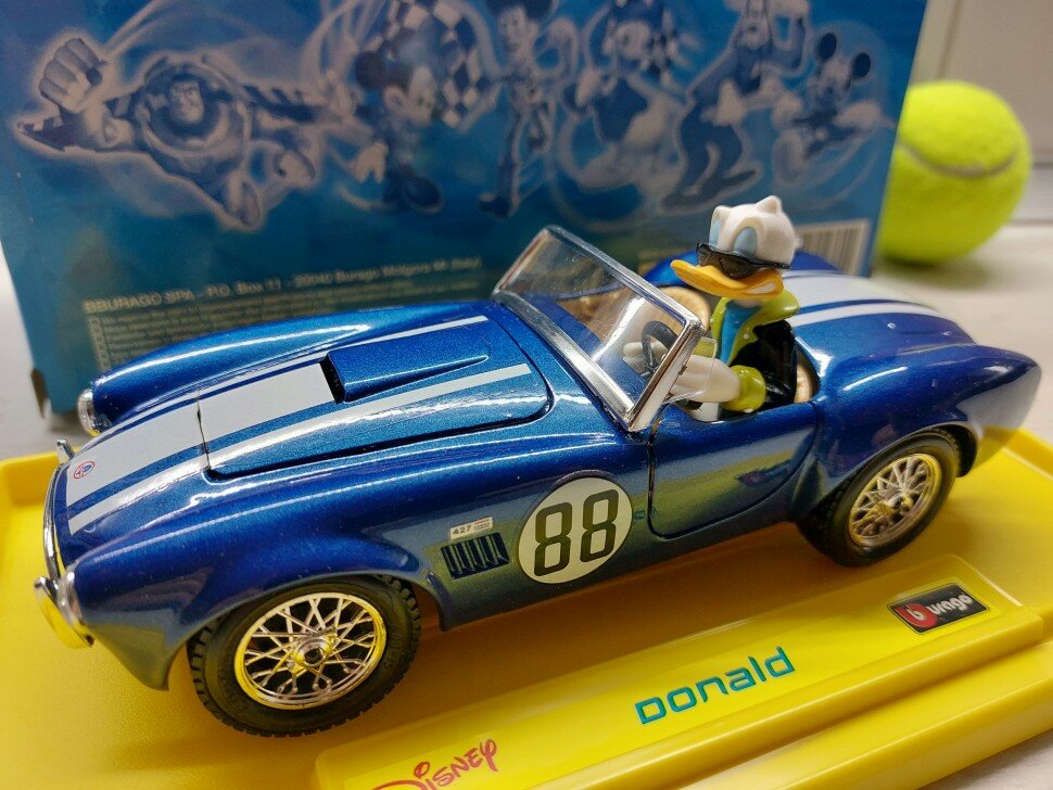 Коллекционная модель Shelby Cobra 427 Donald 1:24
