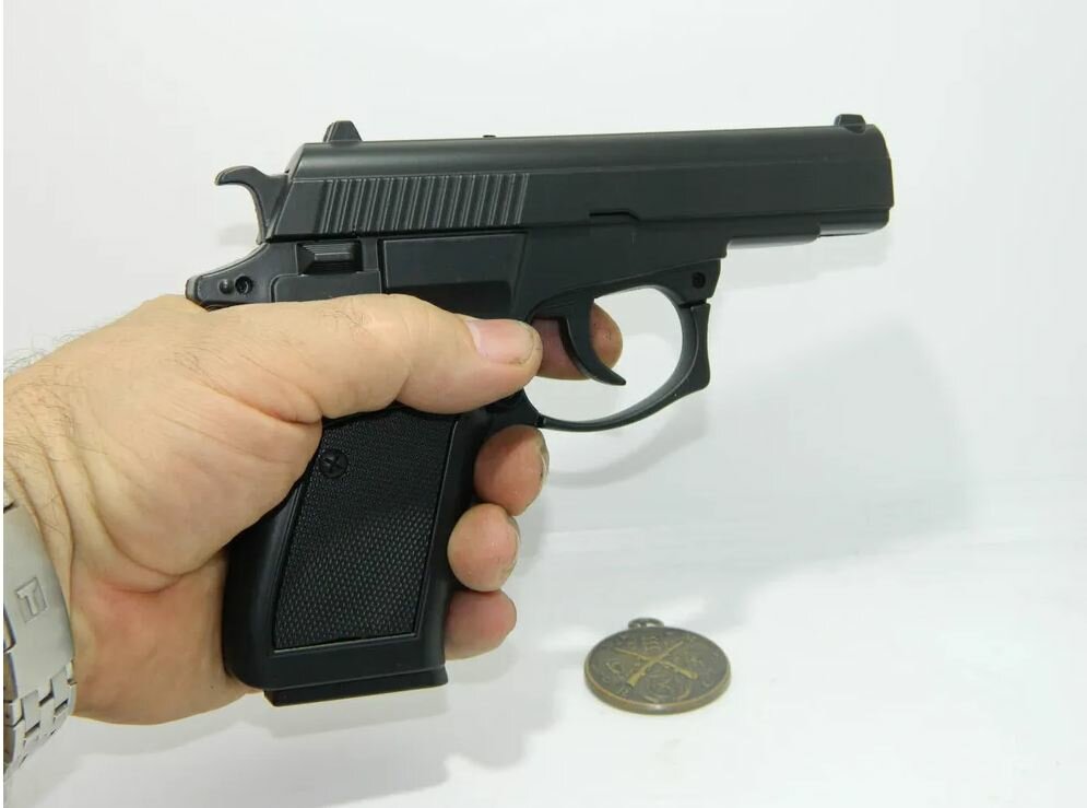 Зажигалка пистолет Макарова CZ83 черный - фотография № 2