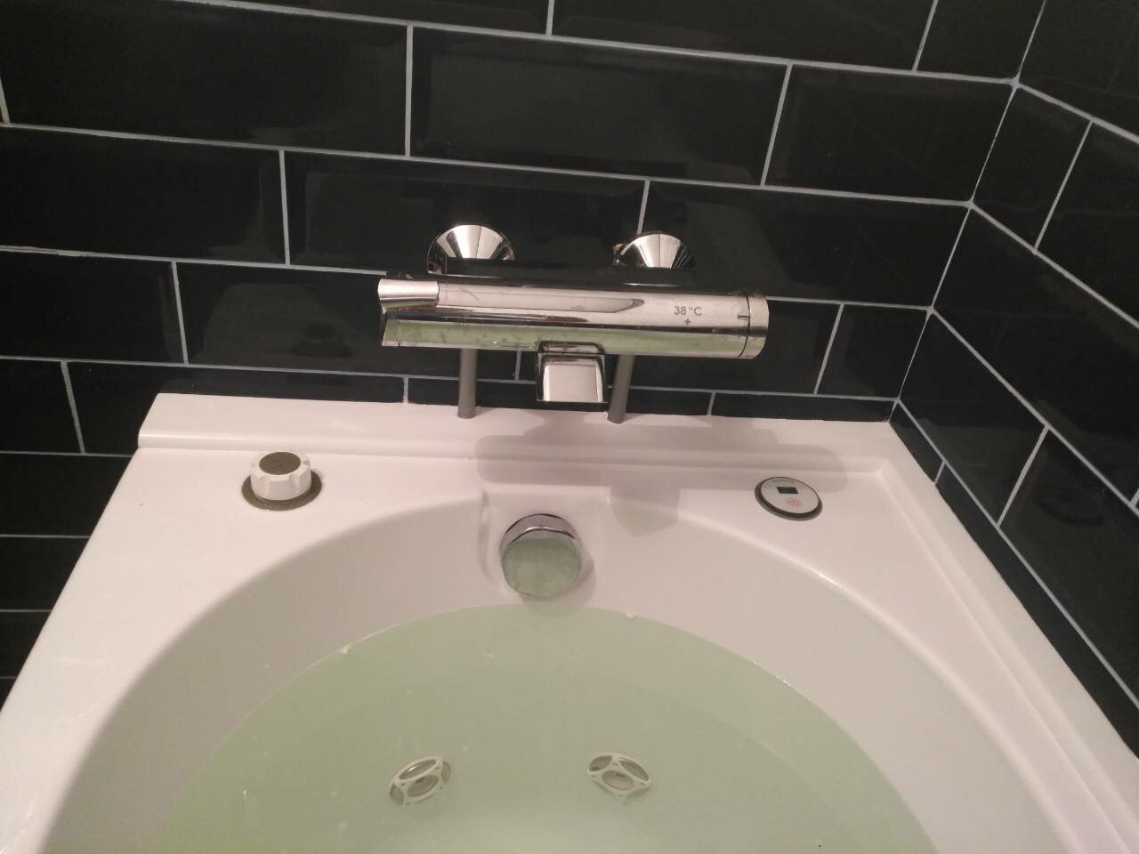 Акриловый плинтус бордюр, универсальная широкая накладка для ванны, суперплинтус НСТ 60-750 мм - фотография № 4