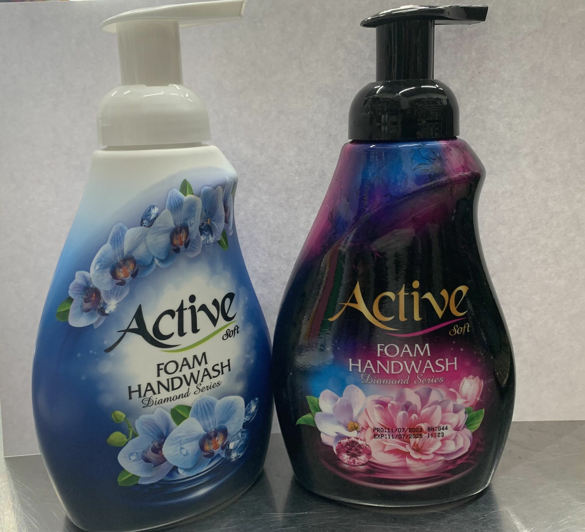 фото Набор Пенка-мыло для рук "Небесный бриллиант", дозатор, 500 мл + Пенка-мыло для рук "Черный бриллиант", дозатор, 500 мл