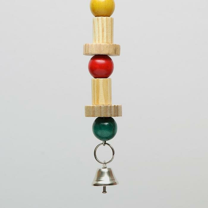 Игрушка для птиц из бусин и цилиндров с колокольчиком, микс цветов - фотография № 4