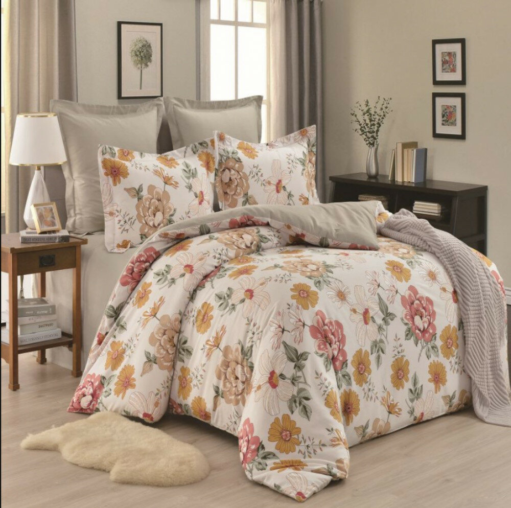 Семейное постельное белье сатин двустороннее бежевое с цветами